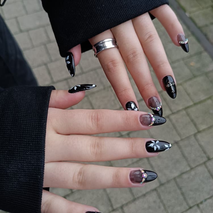 Дизайн нігтів nail art — манікюр гель-лак Symbol Kraków