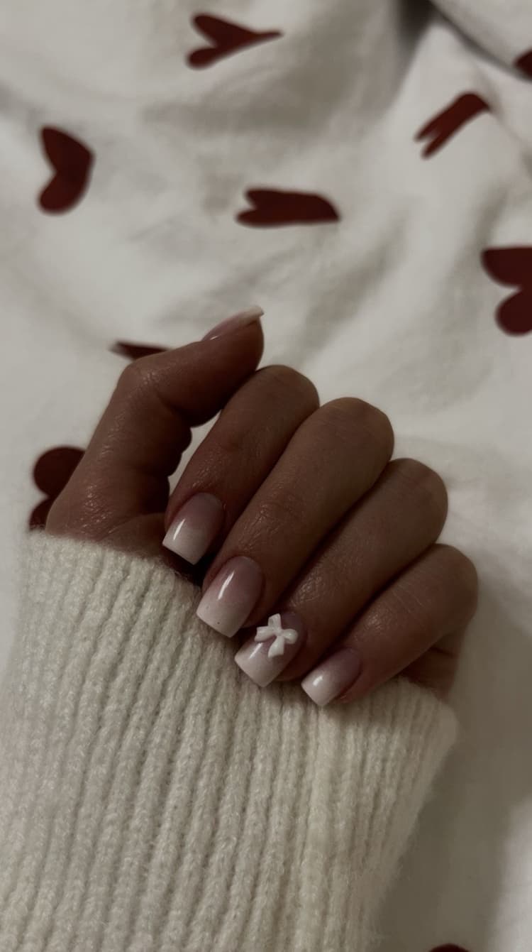 Дизайн нігтів зі стразами Краків — Symbol