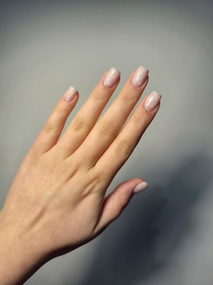 Стильний дизайн нігтів Краків — б'юті-студія Symbol